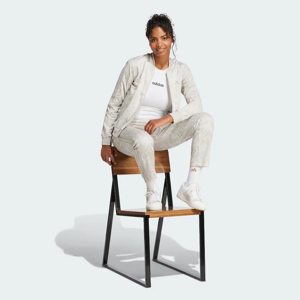 JD2681 Adidas Essential 3-Stripes Tracksuit(2).webp